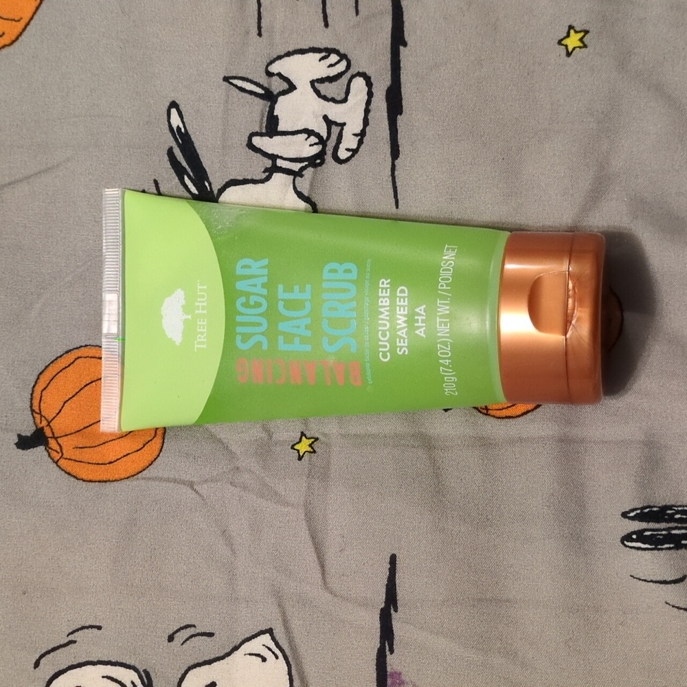 Tree hut sugar face scrub